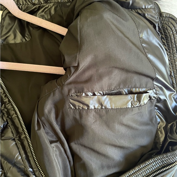 NEW!! Never worn winter jacket with detachable natural silver fox fur. - Picture 11 of 11